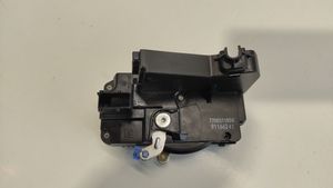 Opel Vivaro Zamek drzwi przednich 7700311808