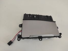 Audi Q7 4M Peleninė panelėje 4M2863273A