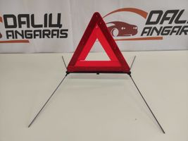 Mercedes-Benz E W211 Triangle d'avertissement A2118900197