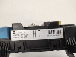 Opel Astra H Module de fusibles 13222173