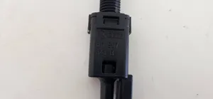 Volkswagen PASSAT B5 Interruptor sensor del pedal de freno 811907343