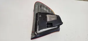 BMW 3 E46 Lampy tylnej klapy bagażnika 8364922