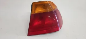 BMW 3 E46 Lampy tylnej klapy bagażnika 8364922