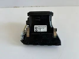 BMW 1 F20 F21 Kojelaudan sivutuuletussuuttimen kehys 9205346