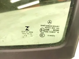 Mercedes-Benz Sprinter W907 W910 Etuoven kulmalasi, neliovinen malli 43R00390