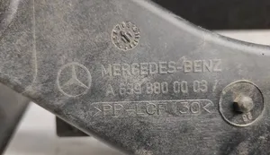 Mercedes-Benz Vito Viano W639 Ylempi jäähdyttimen ylätuen suojapaneeli A6398800003