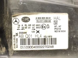Mercedes-Benz Sprinter W906 Lampa przednia A9068202661