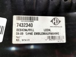 Seat Leon (1P) Grille calandre supérieure de pare-chocs avant 7432340