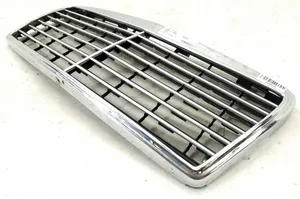 Mercedes-Benz E W124 Grille calandre supérieure de pare-chocs avant 1613039