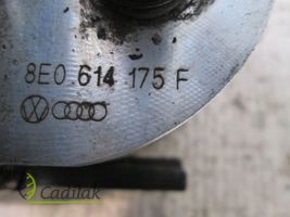 Audi A6 Allroad C5 Keskuslukituksen alipainepumppu 8E0614175F