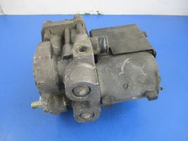 Audi 80 90 S2 B4 ABS-pumppu 4A061411A