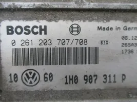 Volkswagen PASSAT B4 Unité de commande, module ECU de moteur 1H0907311P