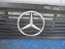 Mercedes-Benz E W124 Atrapa chłodnicy / Grill 