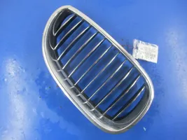 BMW 5 E60 E61 Front grill 7027062