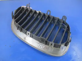 BMW 5 E60 E61 Grille de calandre avant 7027061