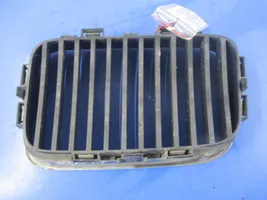 BMW 3 E36 Grotelės priekinės 5113-8122238