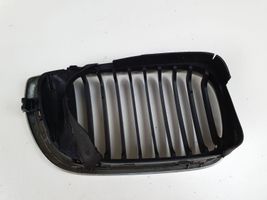 BMW 3 E46 Griglia superiore del radiatore paraurti anteriore 7072129