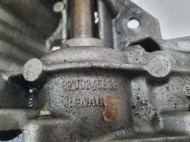 Opel Vivaro Bomba de aceite 8200345633