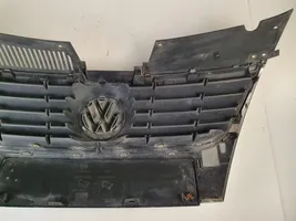 Volkswagen PASSAT B6 Etupuskurin ylempi jäähdytinsäleikkö 