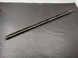 Mercedes-Benz E W211 Rivestimento modanatura del vetro della portiera anteriore A2116900480