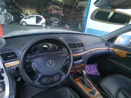 Mercedes-Benz E W211 Turvatyynysarja paneelilla 