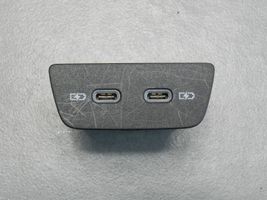 Volkswagen Golf VIII Connettore plug in USB 2G6035954