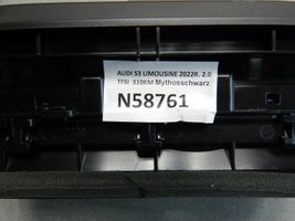 Audi A3 8Y Dysze / Kratki środkowego nawiewu deski rozdzielczej 8Y1820951A