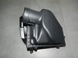 BMW 8 G15 Air filter box 7643301