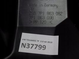 Volkswagen Touareg II Garniture panneau inférieur de tableau de bord 7P1863098