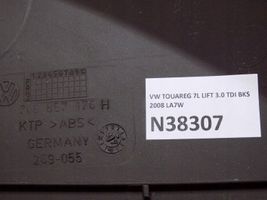 Volkswagen Touareg I Отделочный щит панели (боковой) 7L6857176