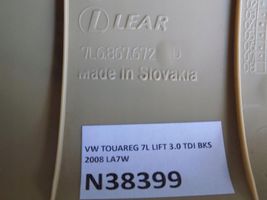 Volkswagen Touareg I Boczek / Tapicerka boczna bagażnika 7L6867672D