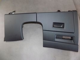 Volkswagen Touareg III Panelės apdailos skydas (apatinis) 761857519