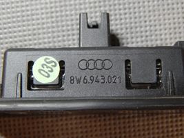 Audi S5 Facelift Lampa oświetlenia tylnej tablicy rejestracyjnej 8W6943021