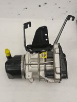 Mercedes-Benz SLK R172 Ohjaustehostimen pumppu A1724601400