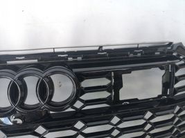 Audi RS7 C7 Etupuskurin ylempi jäähdytinsäleikkö 4K8853651F