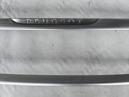 Peugeot Partner III Maskownica / Grill / Atrapa górna chłodnicy 9810964777