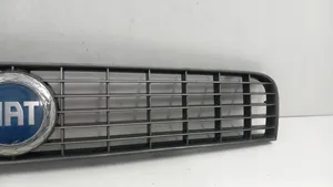 Fiat Grande Punto Atrapa chłodnicy / Grill 