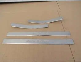 Mercedes-Benz E AMG W212 Rivestimento vano piedi laterale 