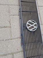 Volkswagen Golf I Grille calandre supérieure de pare-chocs avant 171853653