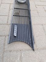 Volkswagen Golf I Grille calandre supérieure de pare-chocs avant 171853653