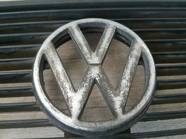 Volkswagen Golf I Etupuskurin ylempi jäähdytinsäleikkö 321853601