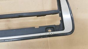 Volkswagen Jetta I Rivestimento pannello centrale del cruscotto 161867243