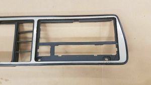 Volkswagen Jetta I Panneau de garniture console centrale 161867243