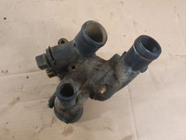 Volkswagen Golf III Termostat / Obudowa termostatu 021121133D