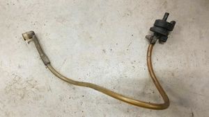 Volkswagen PASSAT B3 Valve vacuum 053133517