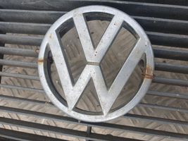 Volkswagen PASSAT Augšējais režģis 321853653