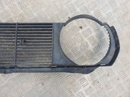 Volkswagen PASSAT Grille calandre supérieure de pare-chocs avant 321853653