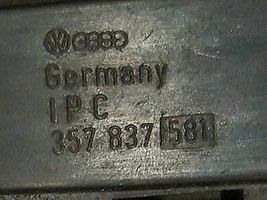 Volkswagen PASSAT B3 Etuoven ikkunan kampi 357837581