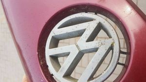Volkswagen PASSAT B3 Etupuskurin ylempi jäähdytinsäleikkö 357853653