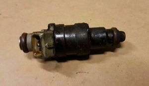 Volkswagen Golf I Fuel injector 037906031E